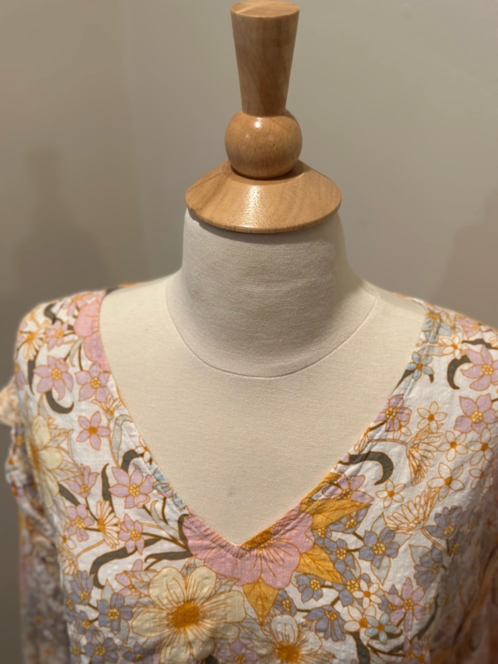 A.N.A. Floral V-Neck Top in Soft Pastels - Picture 4 of 10